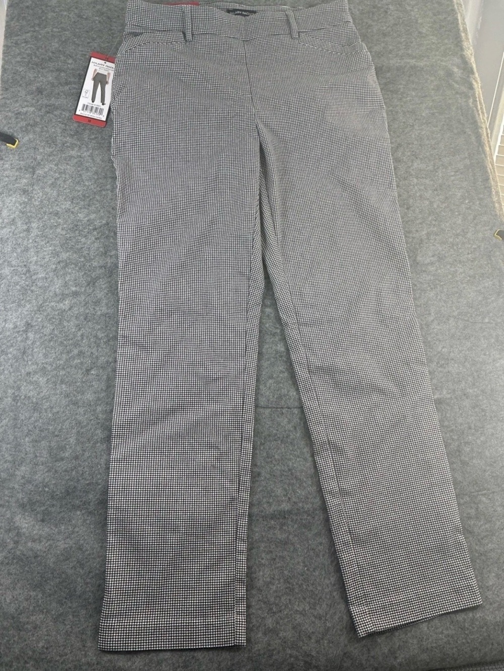 Hilary Radley NEW Mid-Rise Pull On Pants featuring a gingham check pattern. Med
